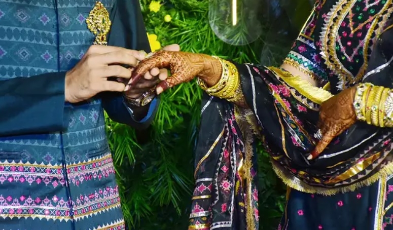 ગૌહર ખાન અને ઝૈદ દરબારની રિંગ સેરિમની અને મેહંદીની તસ્વીરો